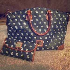 Dooney & Bourke Set